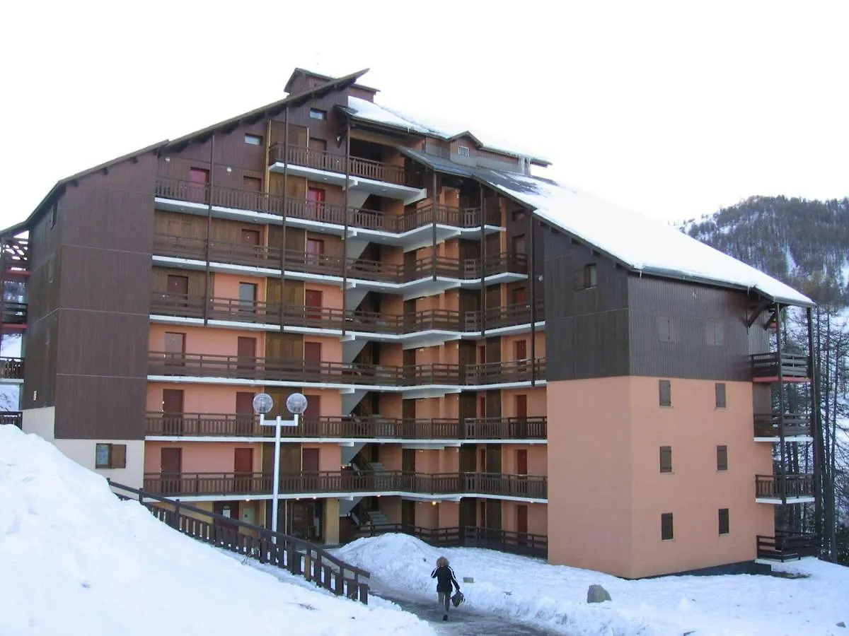 Appartement 3 Pieces A Risoul 1850 Avec Balcon Et Animaux Admis - Fr-1-330-241 0*,
